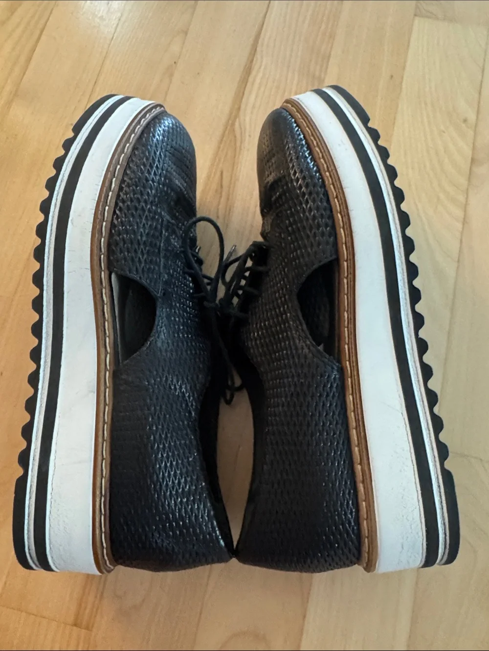 Wellfeet Black Textured Lace-Up Platform Leather Oxfords Shoes size 38 /  7.5/8